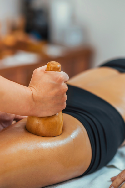 <a href="https://maisonevenia.com/categorie/traitement/massages/" rel="tag">Massages</a>, <a href="https://maisonevenia.com/categorie/traitement/sculpture-corporelle/" rel="tag">Sculpture corporelle</a>, <a href="https://maisonevenia.com/categorie/traitement/" rel="tag">Traitement</a>